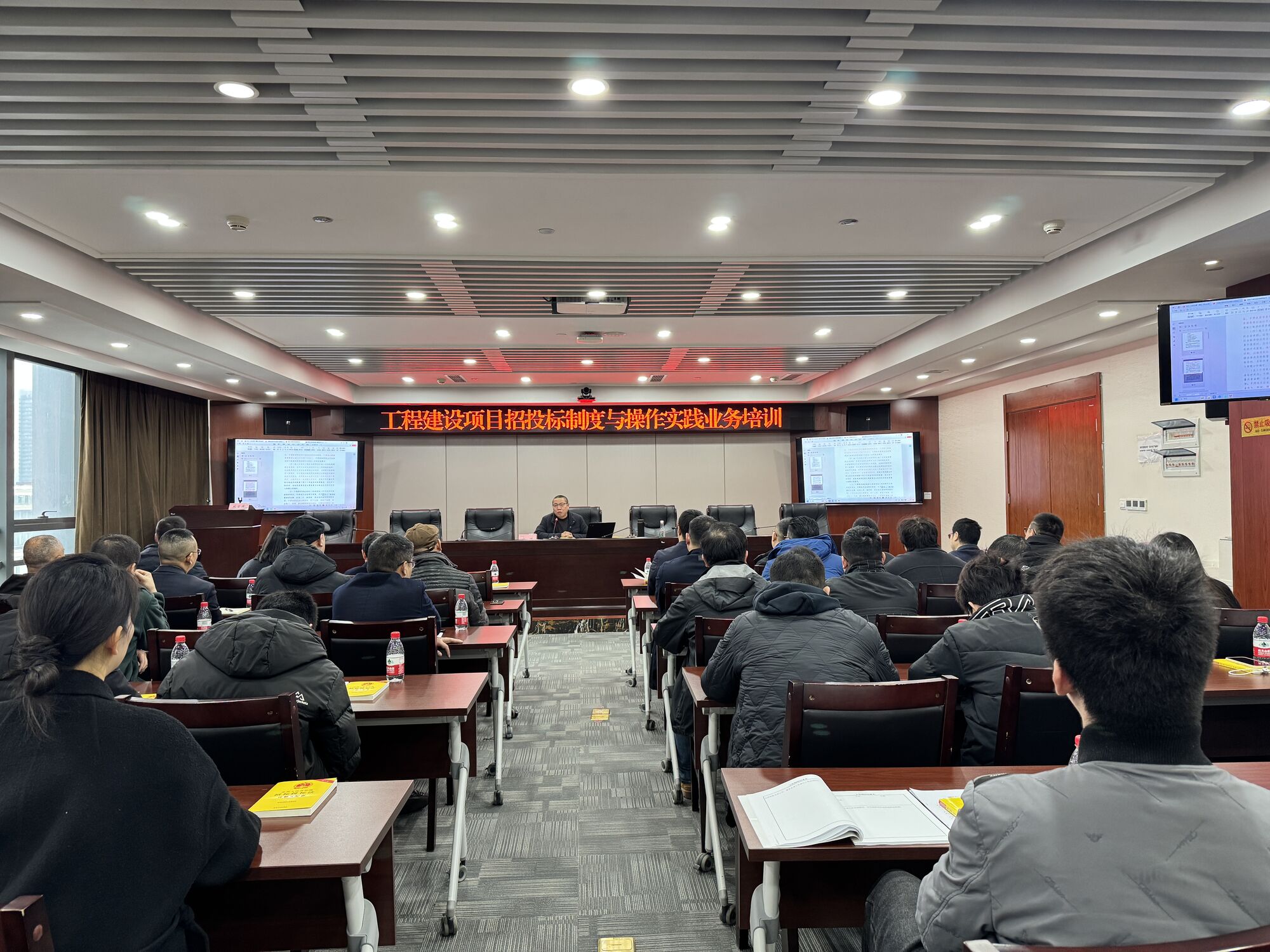 �����Ͻ��輯�ſ�չ���̽�����Ŀ��Ͷ���ƶ������ʵ��Ӫҵ��ѵ