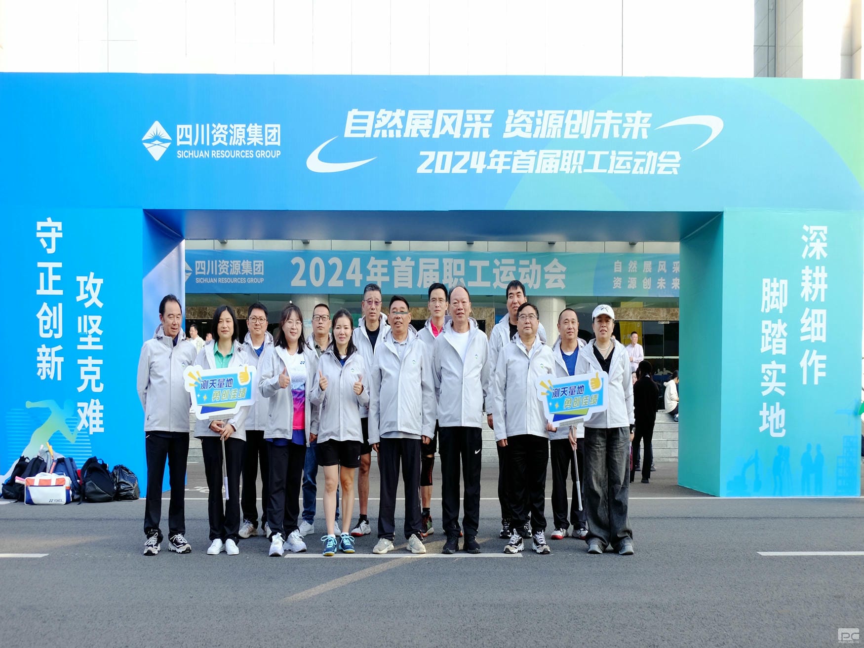 �����﷫������  ־��������ìͷ